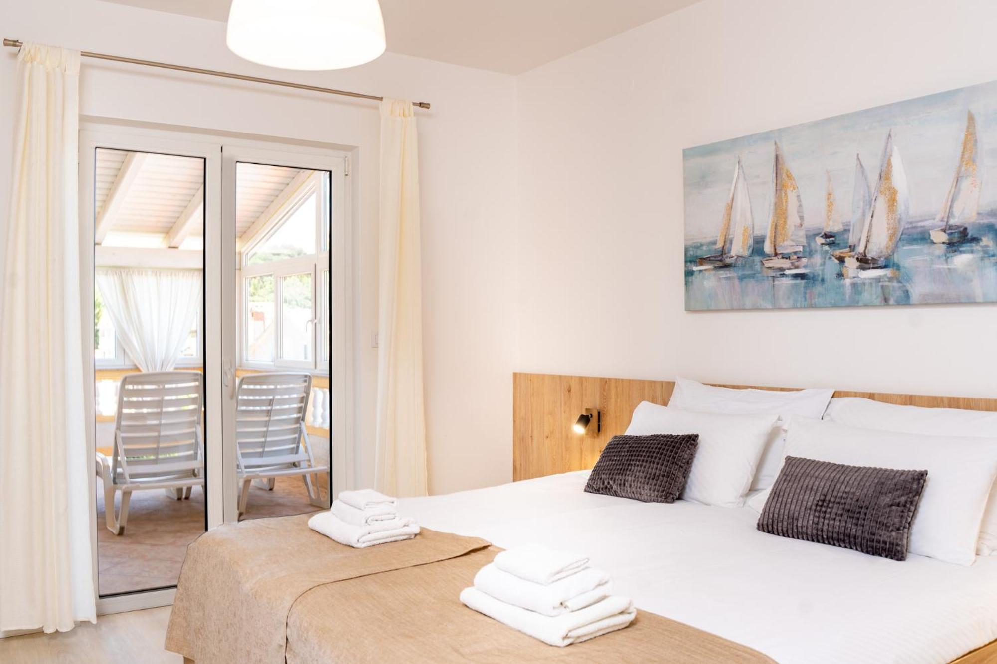 Foric Apartments With Outdoor Heated Pool 拉布 外观 照片