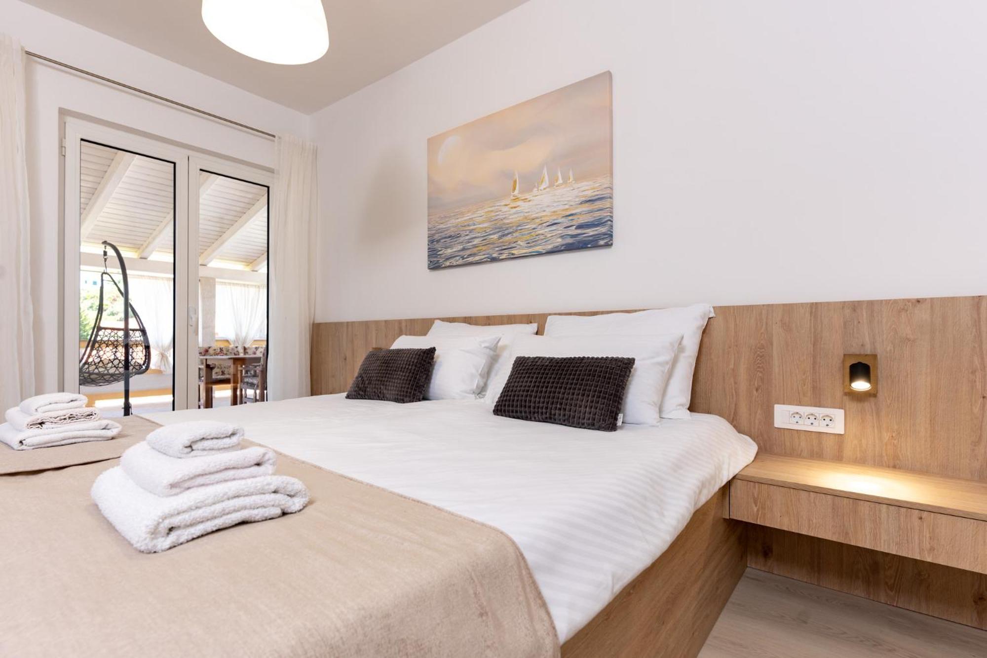Foric Apartments With Outdoor Heated Pool 拉布 外观 照片