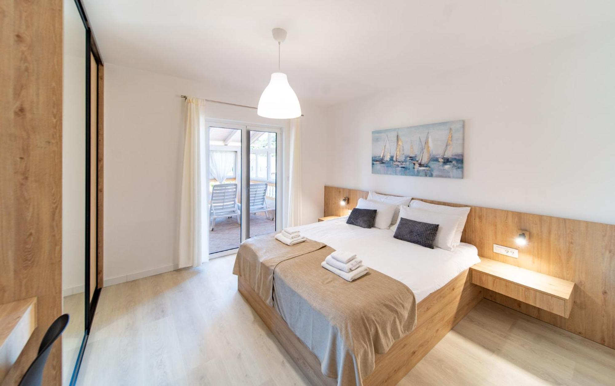 Foric Apartments With Outdoor Heated Pool 拉布 外观 照片