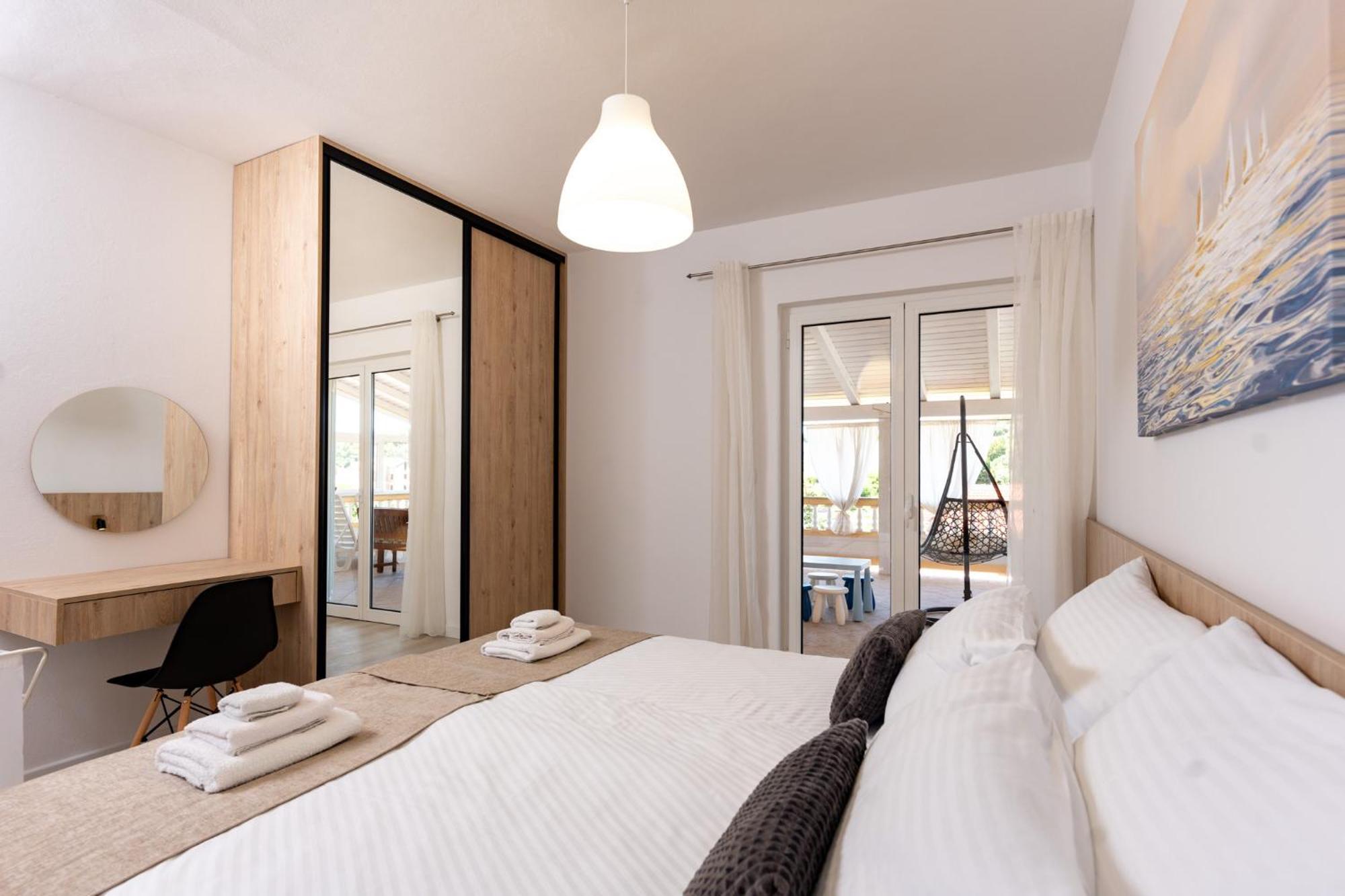 Foric Apartments With Outdoor Heated Pool 拉布 外观 照片