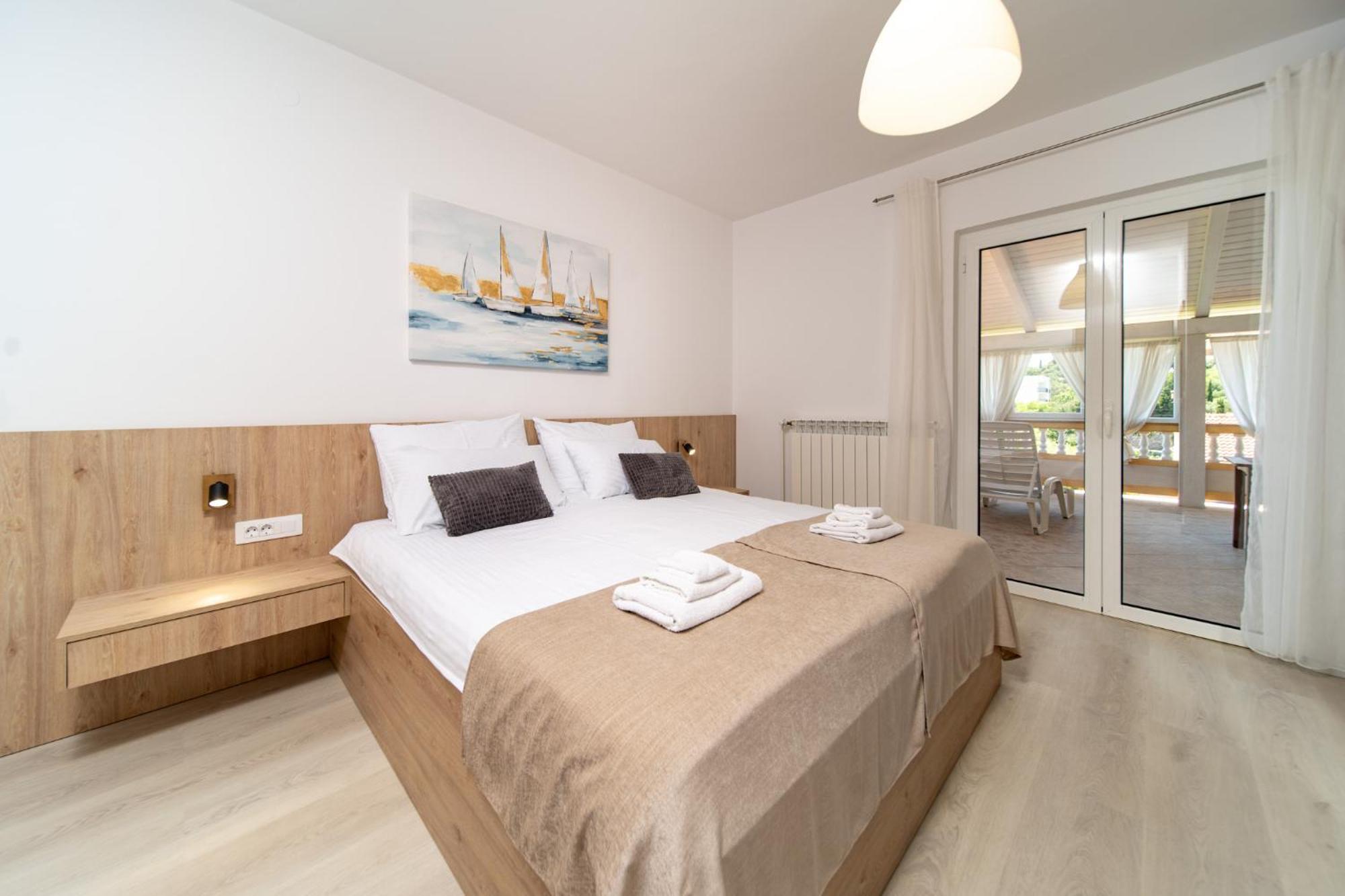 Foric Apartments With Outdoor Heated Pool 拉布 外观 照片