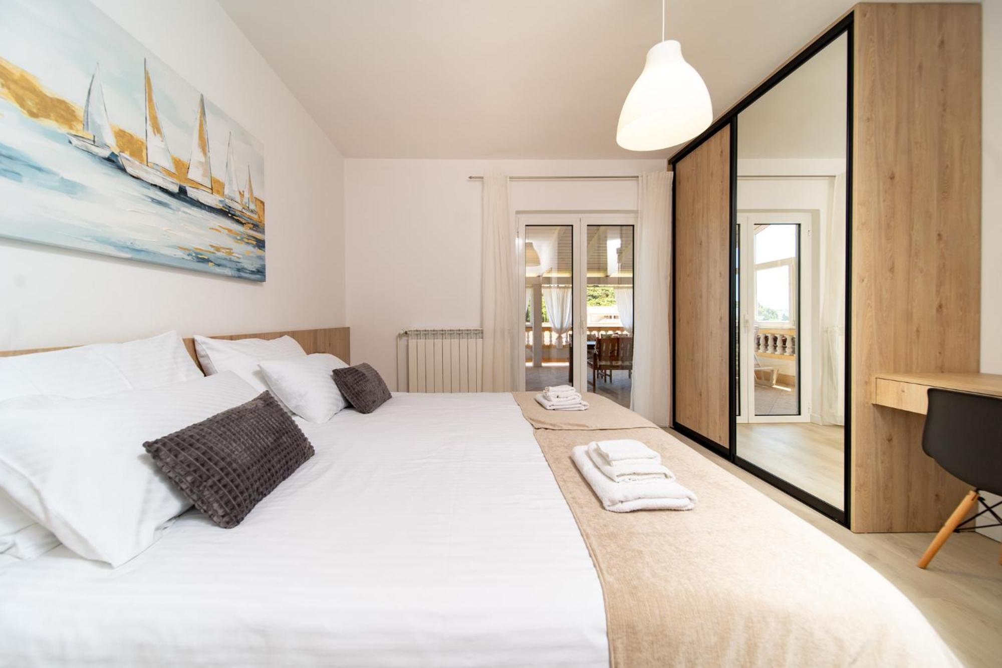 Foric Apartments With Outdoor Heated Pool 拉布 外观 照片