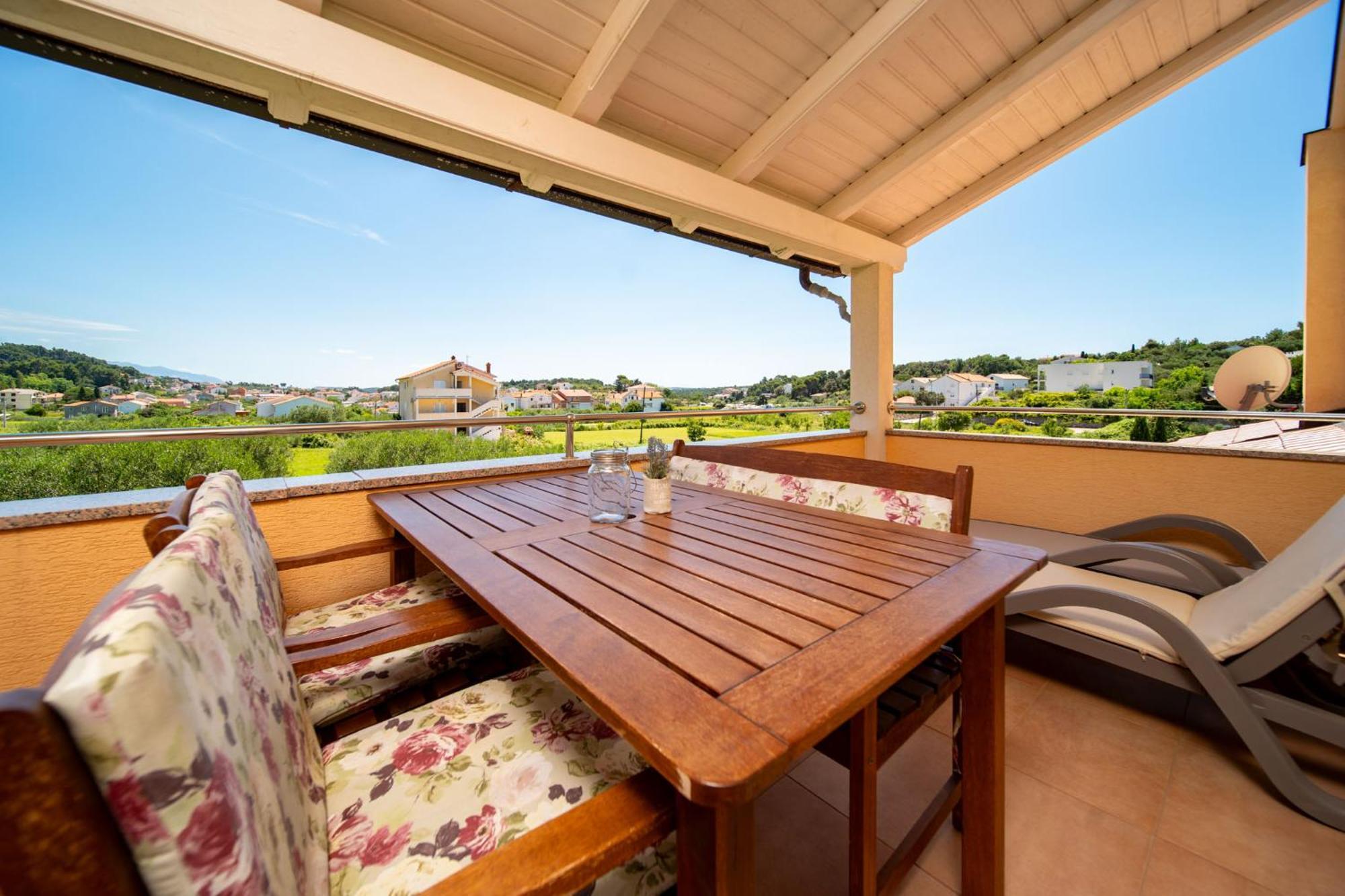 Foric Apartments With Outdoor Heated Pool 拉布 外观 照片