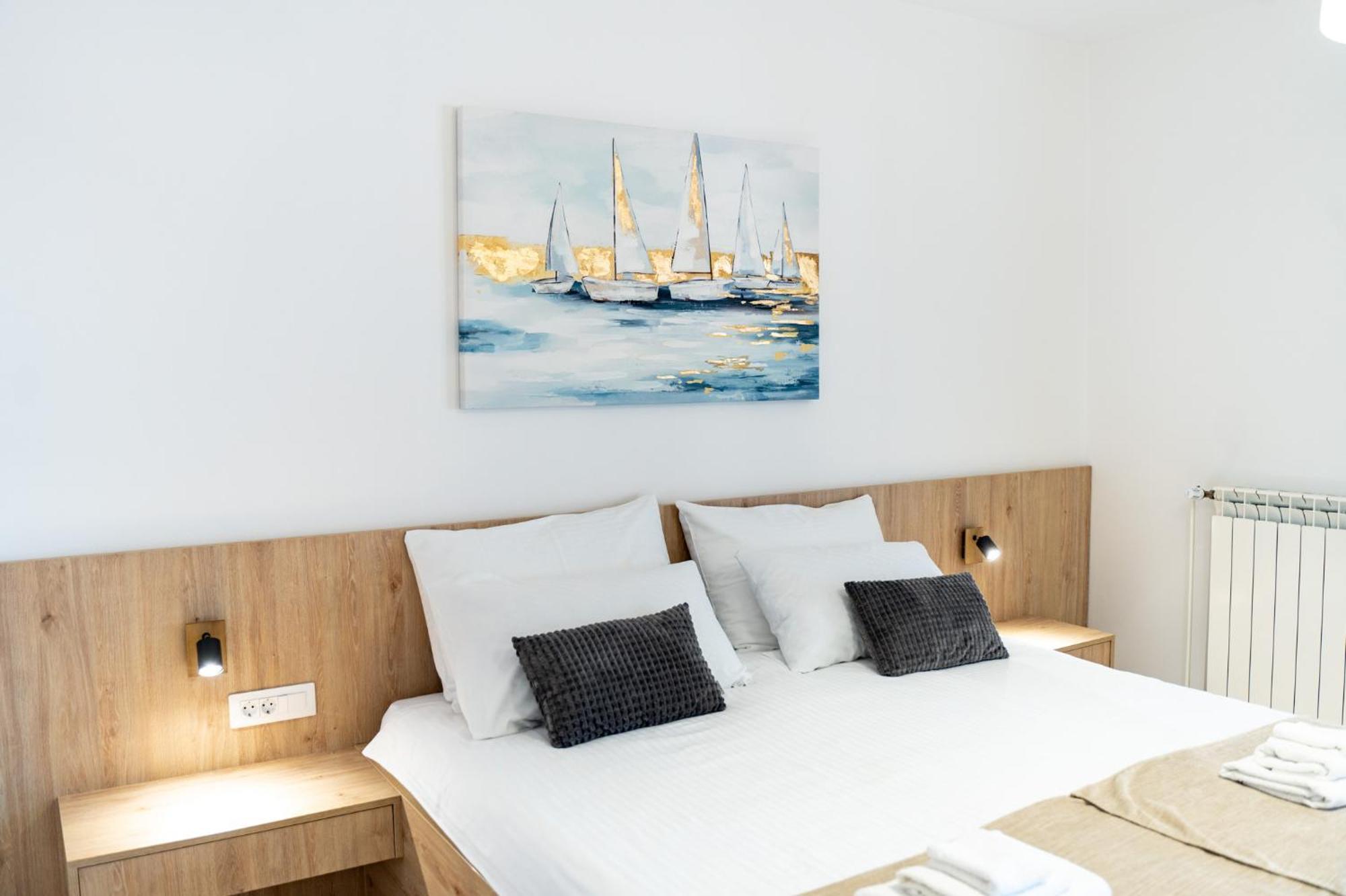 Foric Apartments With Outdoor Heated Pool 拉布 外观 照片