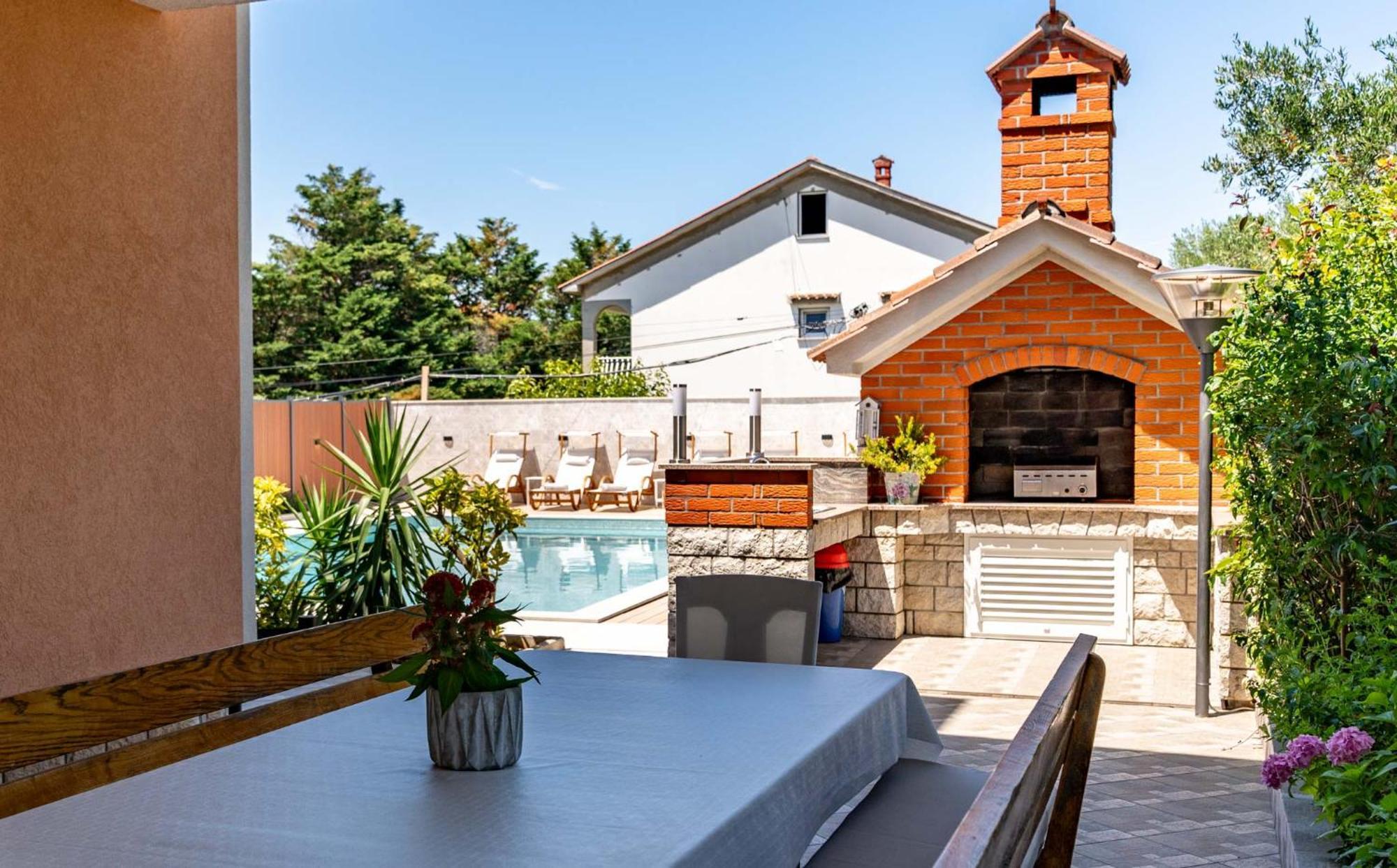 Foric Apartments With Outdoor Heated Pool 拉布 外观 照片