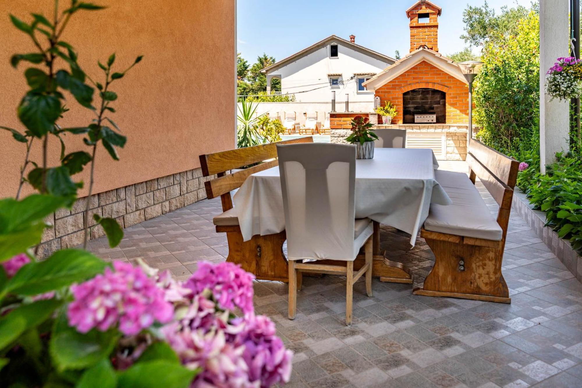 Foric Apartments With Outdoor Heated Pool 拉布 外观 照片