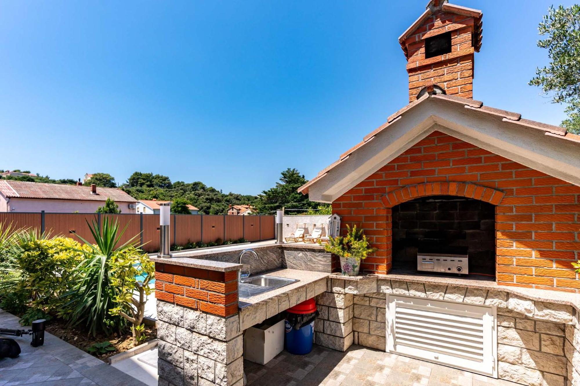 Foric Apartments With Outdoor Heated Pool 拉布 外观 照片