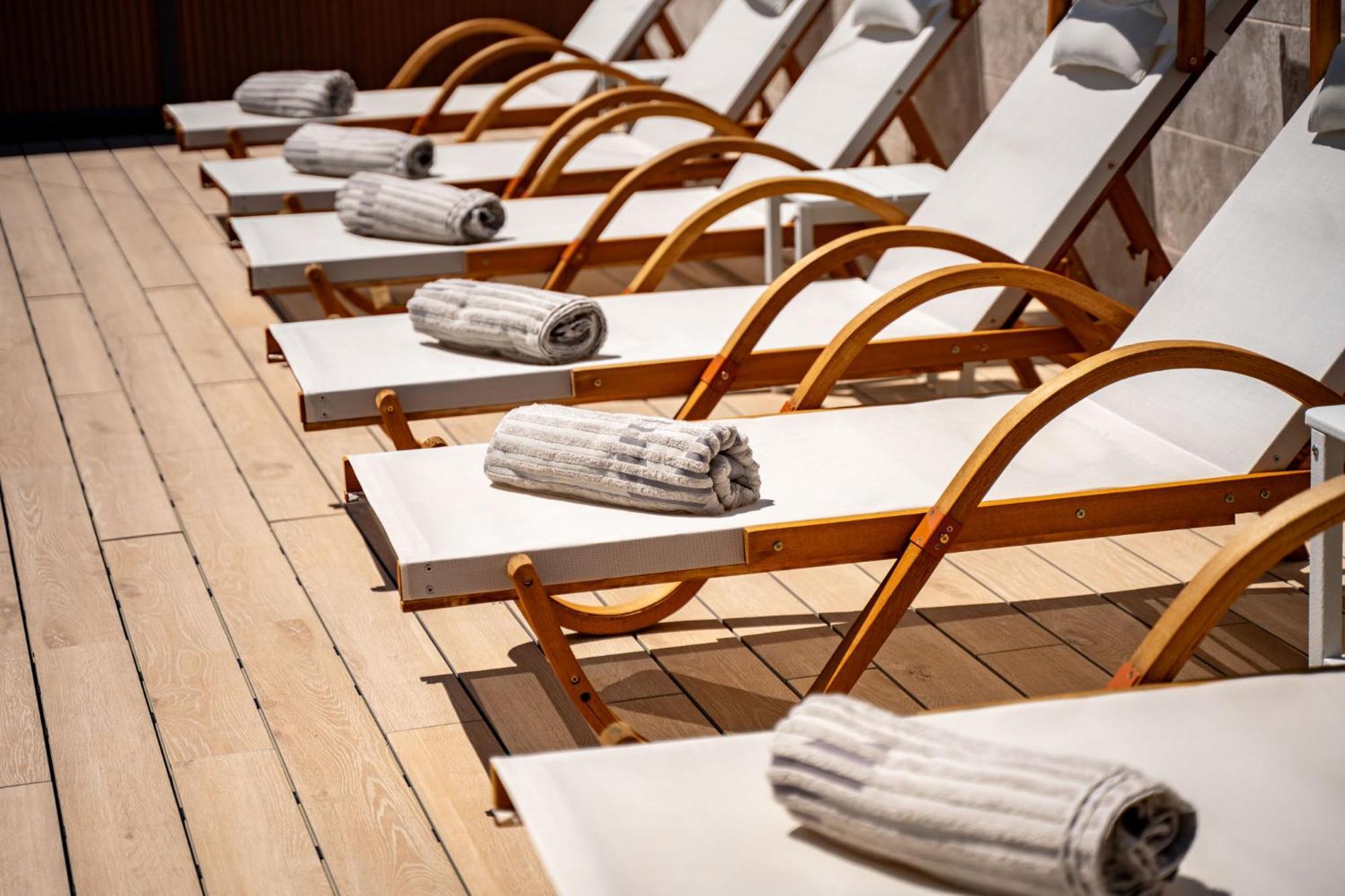 Foric Apartments With Outdoor Heated Pool 拉布 外观 照片