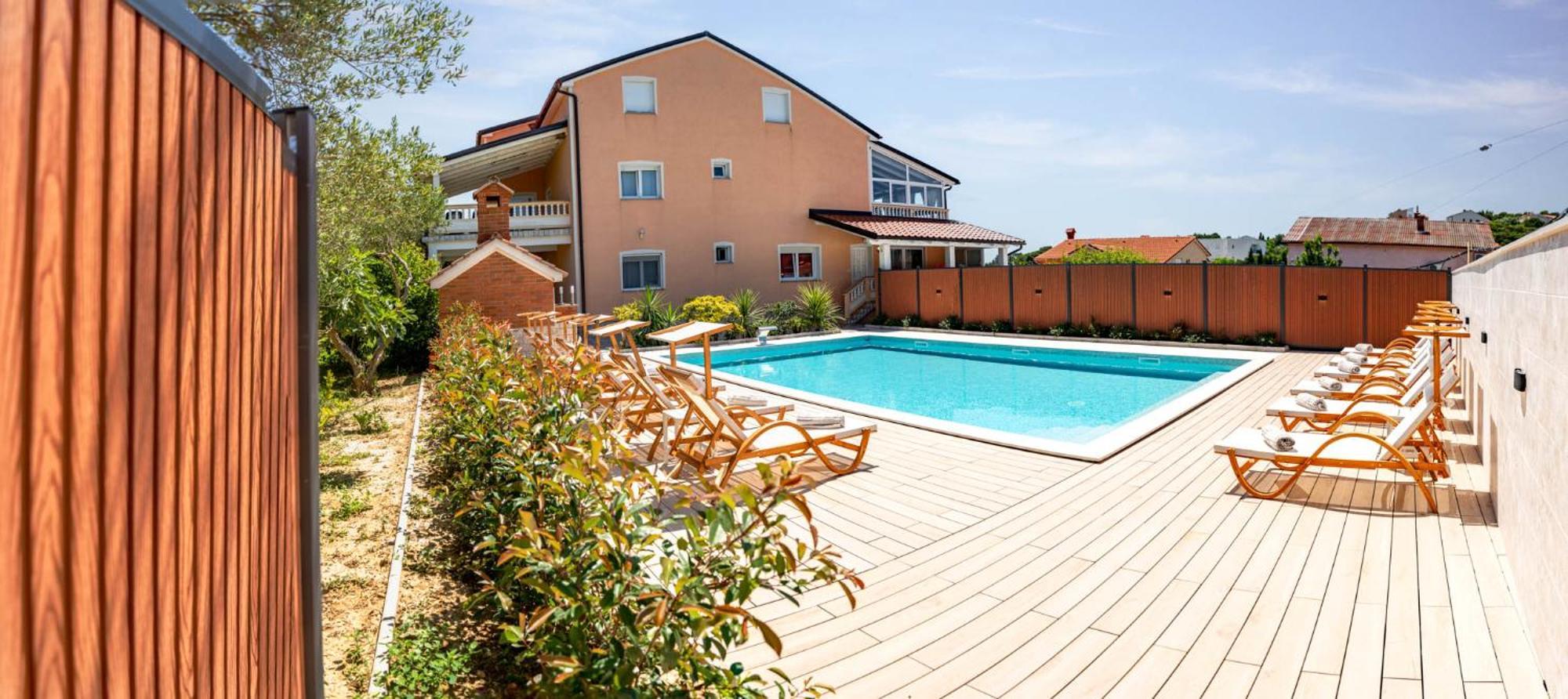 Foric Apartments With Outdoor Heated Pool 拉布 外观 照片
