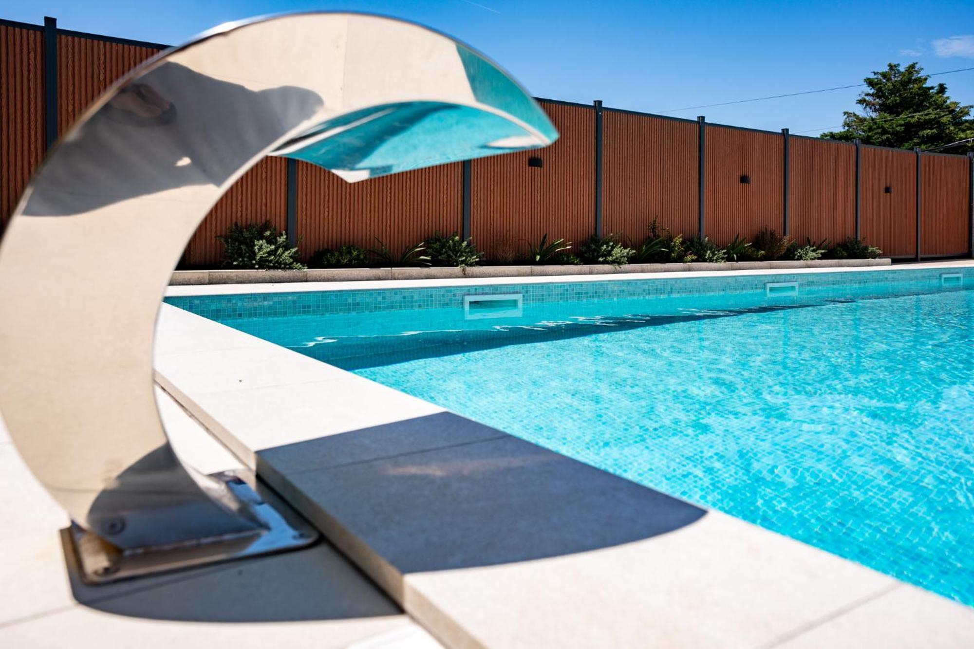 Foric Apartments With Outdoor Heated Pool 拉布 外观 照片
