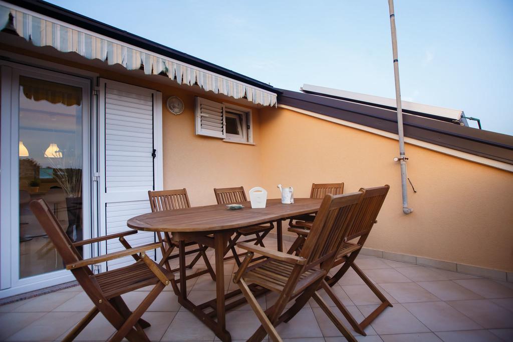 Foric Apartments With Outdoor Heated Pool 拉布 外观 照片