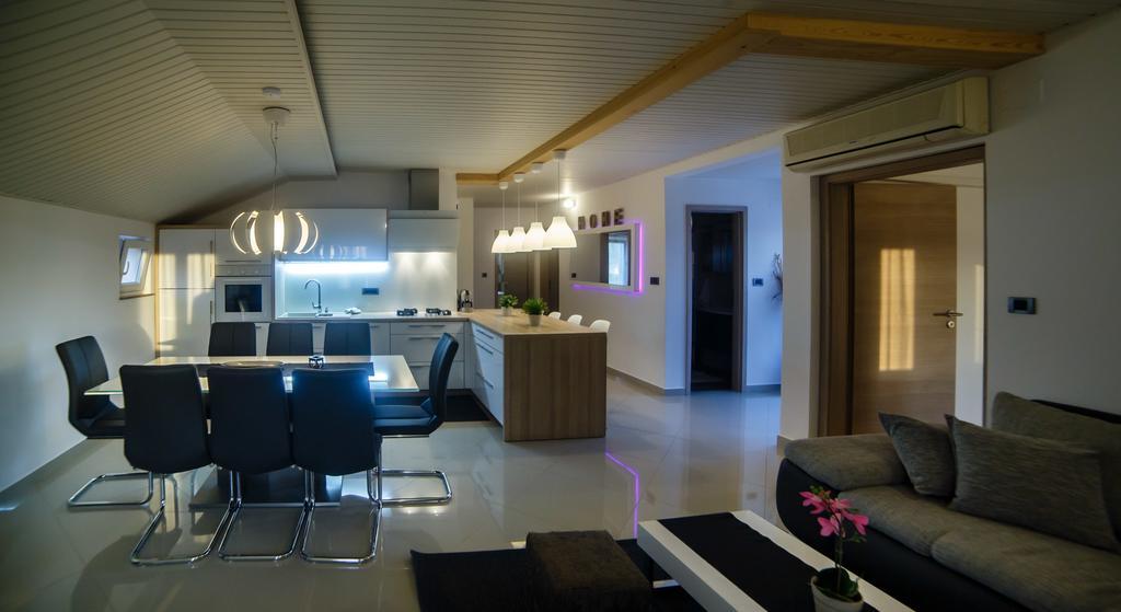 Foric Apartments With Outdoor Heated Pool 拉布 外观 照片