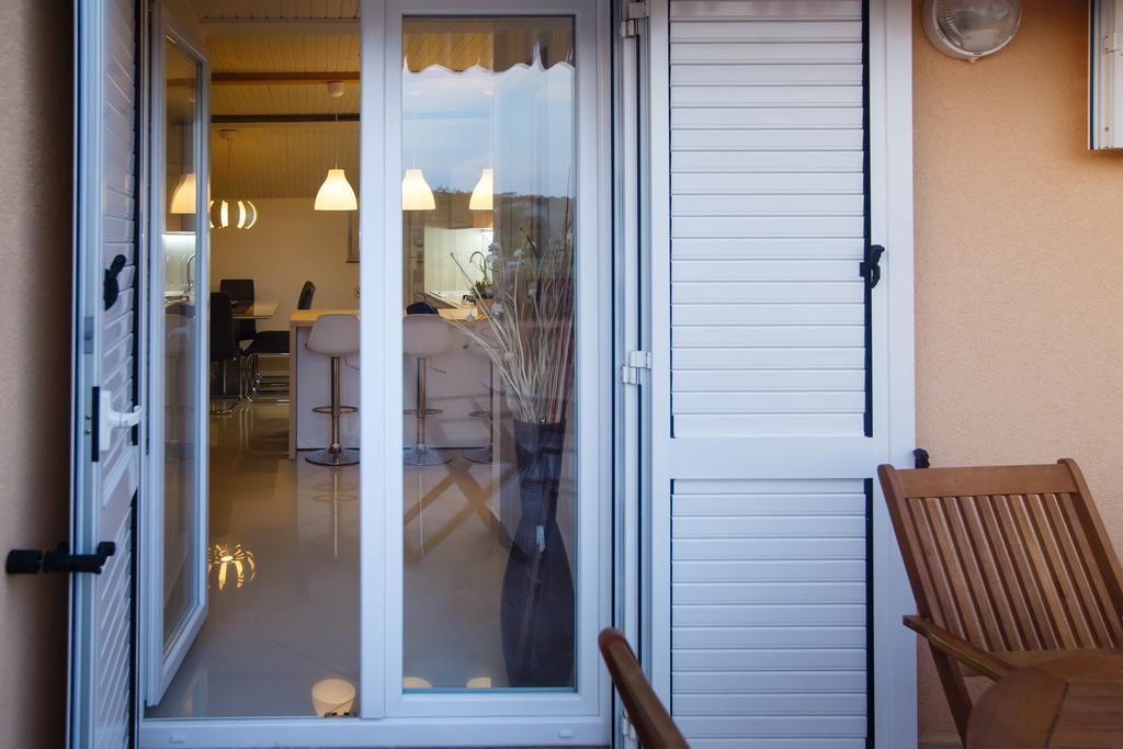 Foric Apartments With Outdoor Heated Pool 拉布 外观 照片