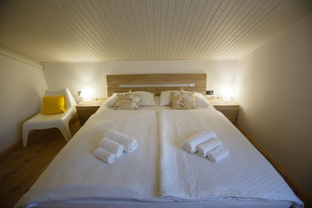 Foric Apartments With Outdoor Heated Pool 拉布 外观 照片