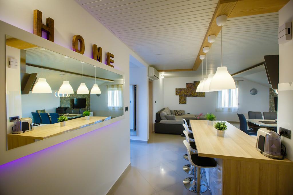 Foric Apartments With Outdoor Heated Pool 拉布 外观 照片