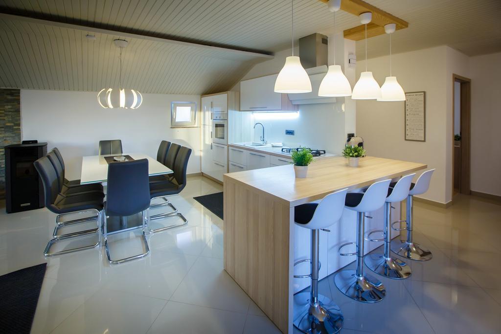Foric Apartments With Outdoor Heated Pool 拉布 外观 照片