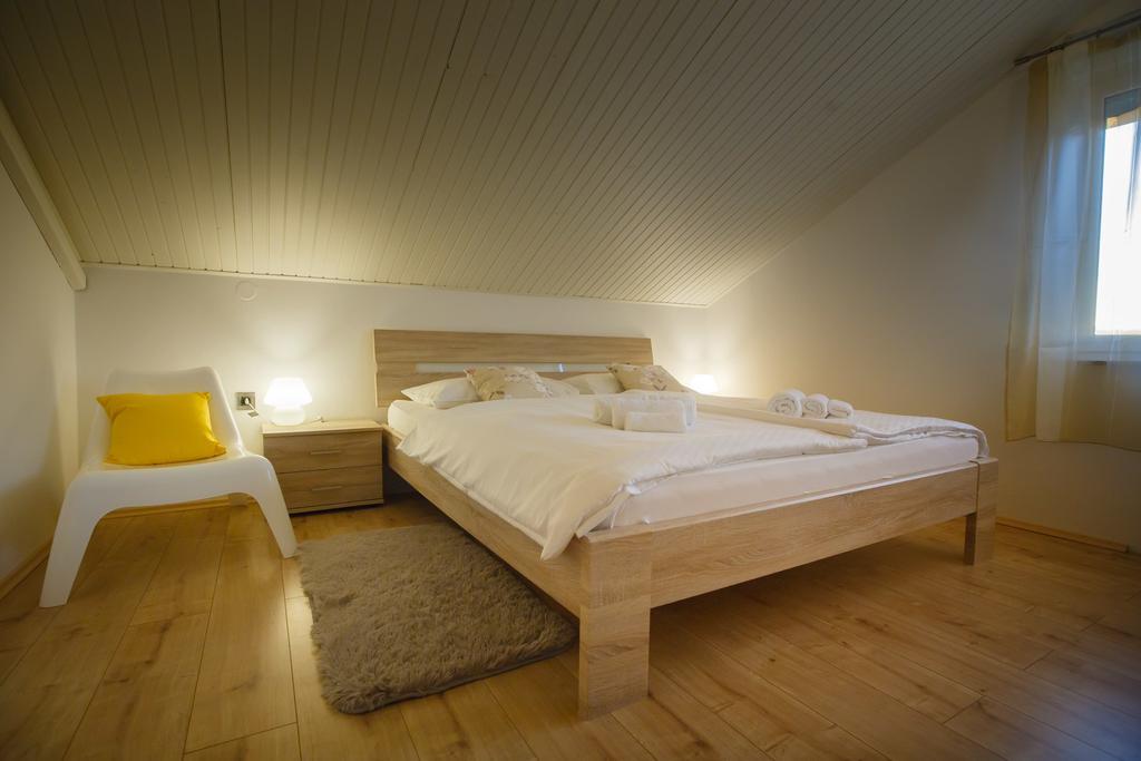 Foric Apartments With Outdoor Heated Pool 拉布 外观 照片